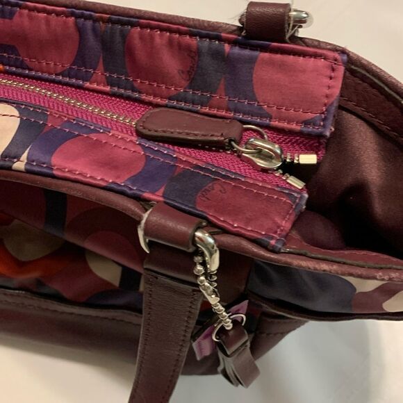 Coach Park Signature with optic art detail in excellent condition - Picture 5 of 14